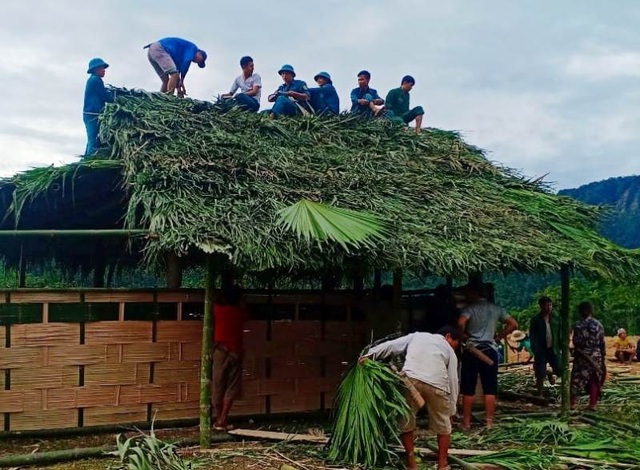 Người dân biên giới đóng góp vật liệu, công sức xây dựng phòng học cho con em - 1 Người dân biên giới đóng góp vật liệu, công sức xây dựng phòng học cho con em - 1
