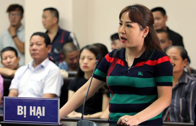 Vụ Hưng “kính”: Nữ tiểu thương khai đã 2 lần tự tử vì bị chèn ép - 5 Vụ Hưng “kính”: Nữ tiểu thương khai đã 2 lần tự tử vì bị chèn ép - 5