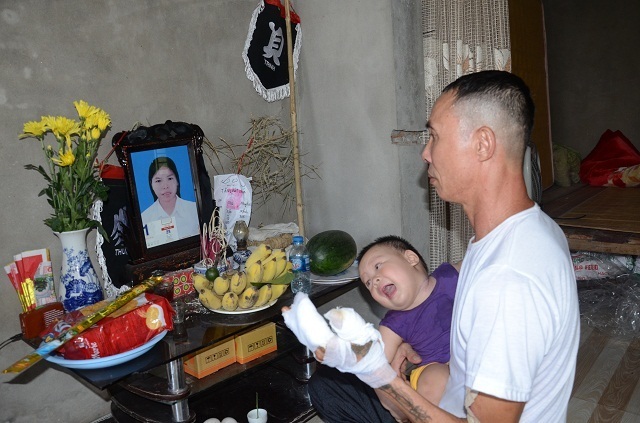 Bạn đọc Dân trí giúp đỡ bé 9 tháng tuổi mồ côi mẹ hơn 90 triệu đồng - 4 Bạn đọc Dân trí giúp đỡ bé 9 tháng tuổi mồ côi mẹ hơn 90 triệu đồng - 4