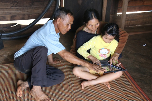 Xót xa bé gái 10 tuổi hai lần chịu cảnh mồ côi, bơ vơ như chim non không tổ - 6 Xót xa bé gái 10 tuổi hai lần chịu cảnh mồ côi, bơ vơ như chim non không tổ - 6