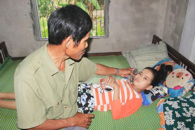 Bạn đọc giúp đỡ cựu binh có 2 người con bị suy thận gần 40 triệu đồng - 1 Bạn đọc giúp đỡ cựu binh có 2 người con bị suy thận gần 40 triệu đồng - 1
