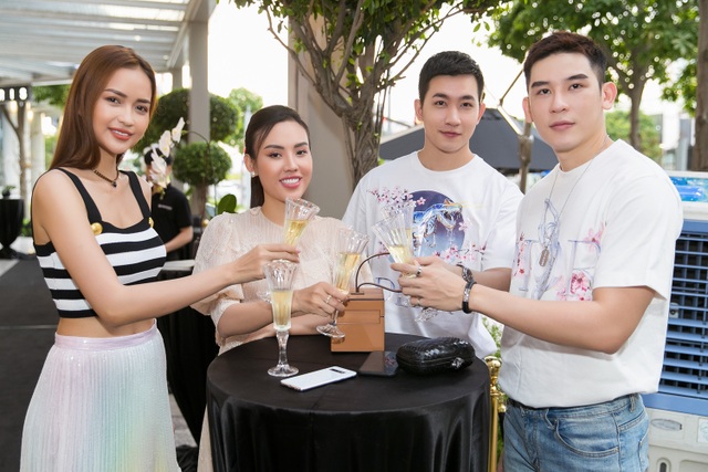 Hạnh phúc đáng ngưỡng mộ của Hoa hậu Diệu Hoa sau nhiều năm kết hôn - 7 Hạnh phúc đáng ngưỡng mộ của Hoa hậu Diệu Hoa sau nhiều năm kết hôn - 7
