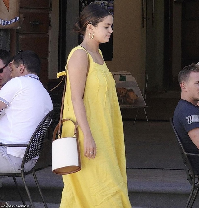 Tăng cân nhưng Selene Gomez vẫn được khen xinh đẹp! - 5 Tăng cân nhưng Selene Gomez vẫn được khen xinh đẹp! - 5