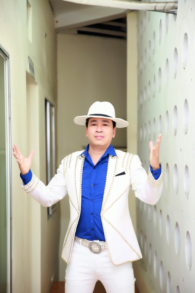 Michael Lang tặng quà cho sinh viên Đại học Nha Trang - 2 Michael Lang tặng quà cho sinh viên Đại học Nha Trang - 2