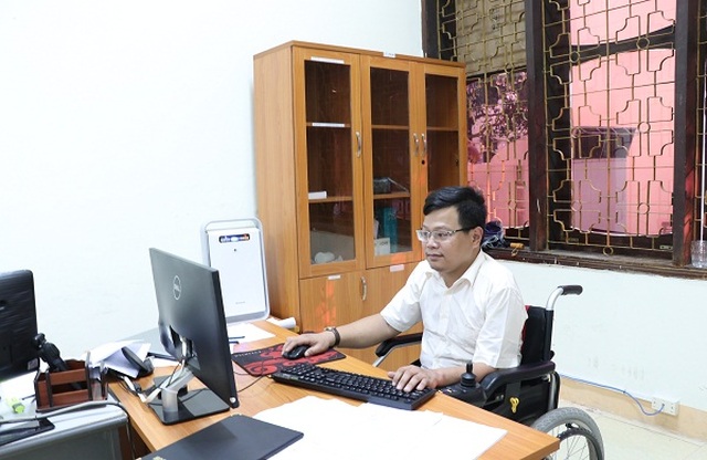 Người công nhân khuyết tật Vũ Thanh Hồng - tấm gương vượt lên số phận - 1 Người công nhân khuyết tật Vũ Thanh Hồng - tấm gương vượt lên số phận - 1