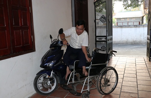 Người công nhân khuyết tật Vũ Thanh Hồng - tấm gương vượt lên số phận - 4 Người công nhân khuyết tật Vũ Thanh Hồng - tấm gương vượt lên số phận - 4