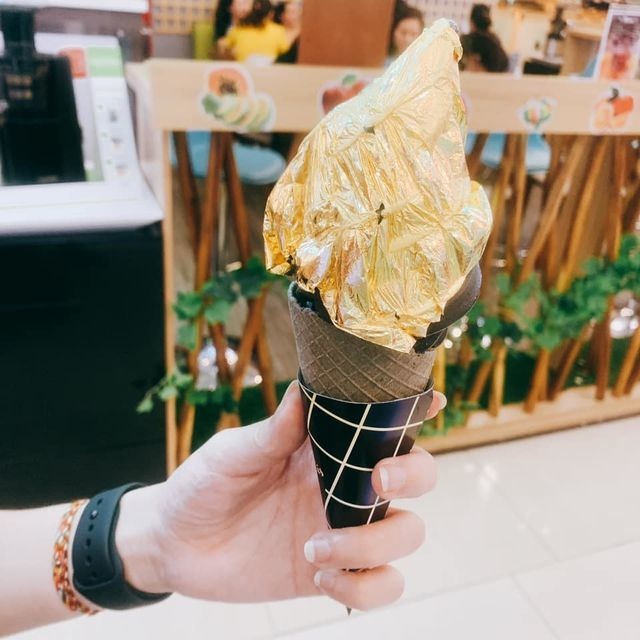 Học giới nhà giàu Dubai, dân chơi Việt chi bội tiền thưởng thức món ăn dát vàng - 5 Học giới nhà giàu Dubai, dân chơi Việt chi bội tiền thưởng thức món ăn dát vàng - 5