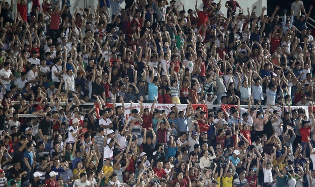 Lần đầu tiên sau 7 năm, sân Thống Nhất chật kín khán giả ở V-League - 10 Lần đầu tiên sau 7 năm, sân Thống Nhất chật kín khán giả ở V-League - 10