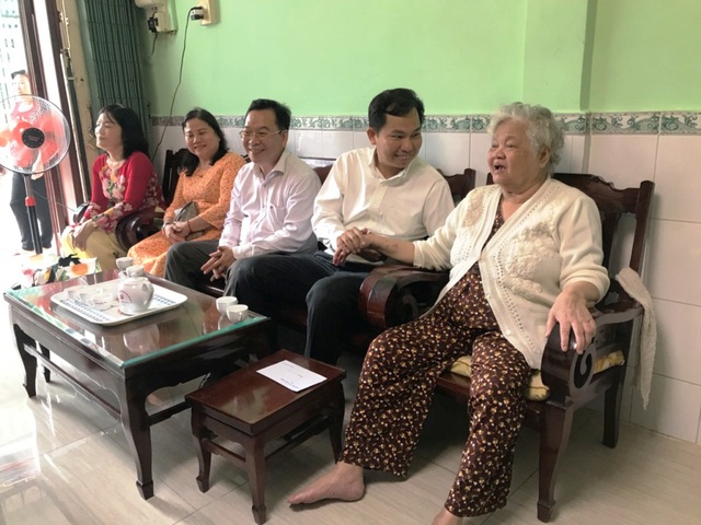 Cần Thơ: Gặp mặt và tặng quà 100 gia đình người có công - 2 Cần Thơ: Gặp mặt và tặng quà 100 gia đình người có công - 2