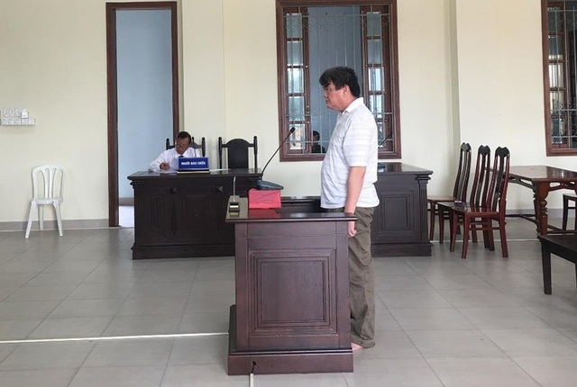 Cựu công an lừa hơn 1,6 tỉ đồng để chạy việc - 1 Cựu công an lừa hơn 1,6 tỉ đồng để chạy việc - 1