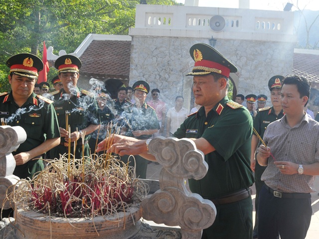 Lãnh đạo bộ, ngành Trung ương và cựu chiến binh viếng nghĩa trang Vị Xuyên - Ảnh minh hoạ 3