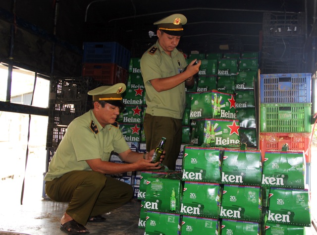 Phú Yên: Bắt giữ hàng chục ngàn chai bia Heineken và sữa Ensure không rõ nguồn gốc - 1 Phú Yên: Bắt giữ hàng chục ngàn chai bia Heineken và sữa Ensure không rõ nguồn gốc - 1