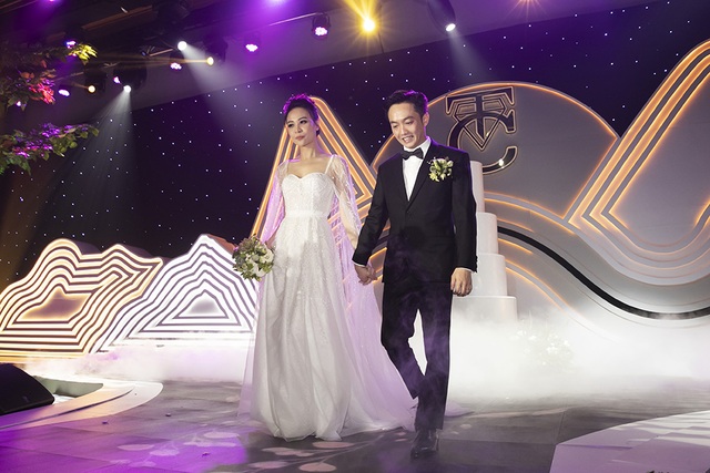 Top 3 đám cưới hào nhoáng nhất showbiz Việt năm 2019 - 2 Top 3 đám cưới hào nhoáng nhất showbiz Việt năm 2019 - 2
