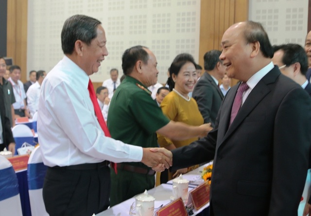 Thủ tướng Nguyễn Xuân Phúc: Không chấp nhận những DN lợi dụng lỗ hổng pháp luật để trục lợi - 1 Thủ tướng Nguyễn Xuân Phúc: Không chấp nhận những DN lợi dụng lỗ hổng pháp luật để trục lợi - 1