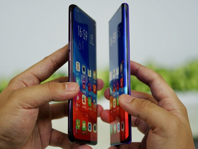 Oppo “khoe” nguyên mẫu smartphone màn hình siêu cong, không có phím bấm vật lý - 4