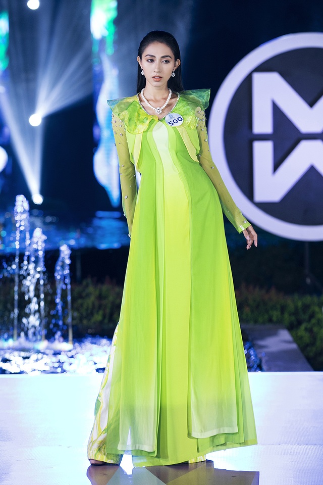 Mai Phương Thúy “than thở” bị rộp da chân khi trở lại sàn catwalk sau nhiều năm - 7 Mai Phương Thúy “than thở” bị rộp da chân khi trở lại sàn catwalk sau nhiều năm - 7