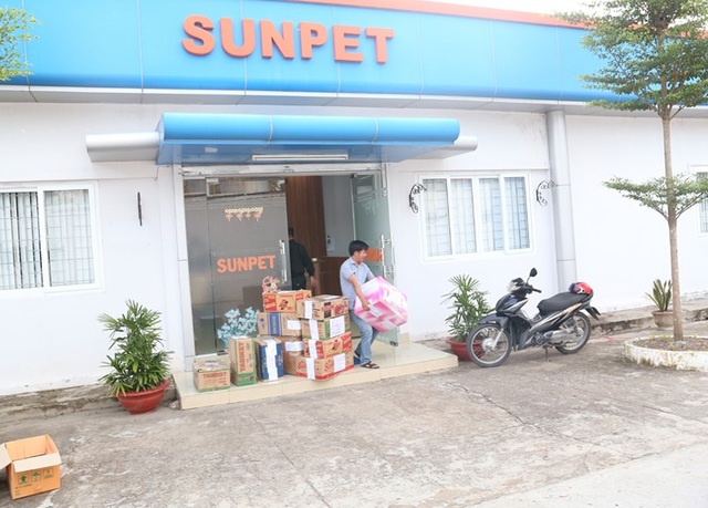 Khởi tố đối tượng bán dung môi trong đường dây sản xuất xăng giả của đại gia Trịnh Sướng - 2 Khởi tố đối tượng bán dung môi trong đường dây sản xuất xăng giả của đại gia Trịnh Sướng - 2
