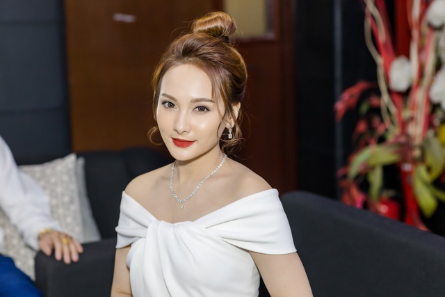 Dàn diễn viên “Về nhà đi con” bất ngờ góp mặt trong “Tinh hoa Bắc Bộ” - 4 Dàn diễn viên “Về nhà đi con” bất ngờ góp mặt trong “Tinh hoa Bắc Bộ” - 4