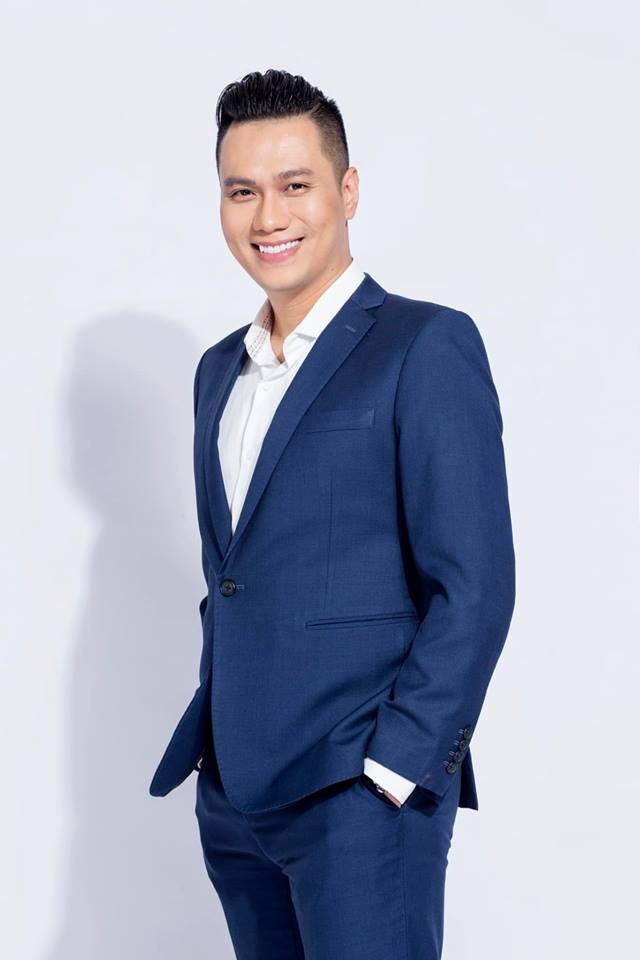 Việt Anh khác lạ sau 1 tháng “dao kéo”, phủ nhận “hạ gò má, mở hốc mắt” - 1 Việt Anh khác lạ sau 1 tháng “dao kéo”, phủ nhận “hạ gò má, mở hốc mắt” - 1