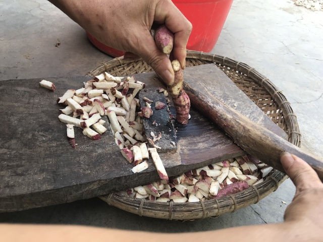 Xót thương những đứa trẻ nheo nhóc lo...người cha không ăn được cơm - 7 Xót thương những đứa trẻ nheo nhóc lo...người cha không ăn được cơm - 7