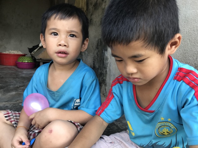 Xót thương những đứa trẻ nheo nhóc lo...người cha không ăn được cơm - 4 Xót thương những đứa trẻ nheo nhóc lo...người cha không ăn được cơm - 4