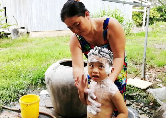 Người đàn bà điếc nửa đời người vẫn đi ở nhờ, nuôi 2 con nhỏ mịt mờ tương lai - 2 Người đàn bà điếc nửa đời người vẫn đi ở nhờ, nuôi 2 con nhỏ mịt mờ tương lai - 2