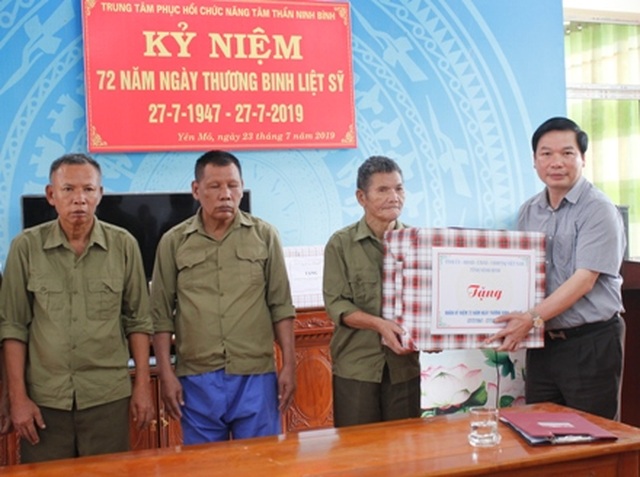 Ninh Bình nói gì về gói thầu 8,7 tỷ đồng mua bánh kẹo tặng dịp 27/7 - 2 Ninh Bình nói gì về gói thầu 8,7 tỷ đồng mua bánh kẹo tặng dịp 27/7 - 2