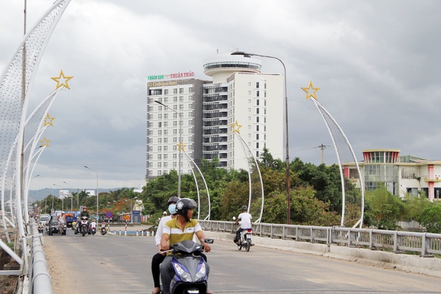 Cận cảnh khách sạn 5 sao bị rao bán 500 tỷ đồng ở Phú Yên - 1 Cận cảnh khách sạn 5 sao bị rao bán 500 tỷ đồng ở Phú Yên - 1