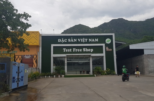 Nha Trang: Xử lý hàng loạt điểm bán hàng “khép kín” cho khách Trung Quốc - 3 Nha Trang: Xử lý hàng loạt điểm bán hàng “khép kín” cho khách Trung Quốc - 3