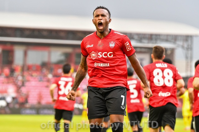 Văn Lâm chơi ổn định, Muangthong United đại thắng ở Thái-League - 2