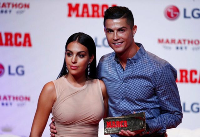 Bạn gái C.Ronaldo khoe dáng với loạt hình nội y nóng bỏng - 2 Bạn gái C.Ronaldo khoe dáng với loạt hình nội y nóng bỏng - 2