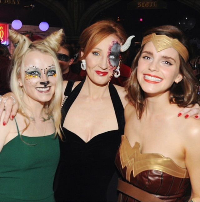 Emma Watson tưng bừng chúc mừng sinh nhật của “mẹ đẻ Harry Potter” - 2 Emma Watson tưng bừng chúc mừng sinh nhật của “mẹ đẻ Harry Potter” - 2