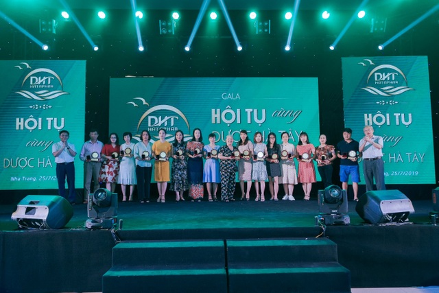 MC Phan Anh điển trai, hút ánh nhìn tại sự kiện Hội tụ cùng Dược Hà Tây - 3 MC Phan Anh điển trai, hút ánh nhìn tại sự kiện Hội tụ cùng Dược Hà Tây - 3