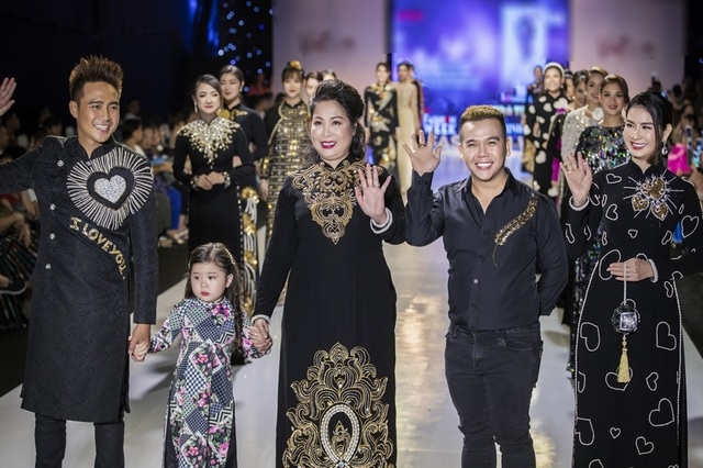 NSND Hồng Vân cùng dàn sao phim đình đám bất ngờ làm người mẫu - 3 NSND Hồng Vân cùng dàn sao phim đình đám bất ngờ làm người mẫu - 3