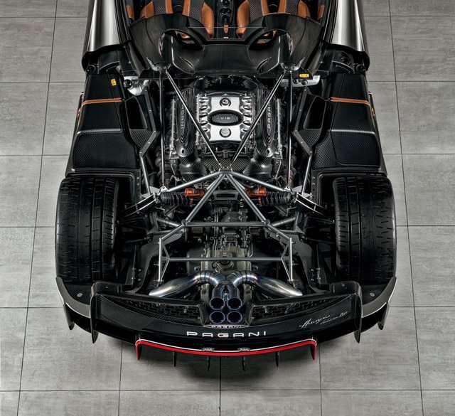 3,5 triệu USD cho cú vảy ga trên Pagani Huayra Roadster BC - 8