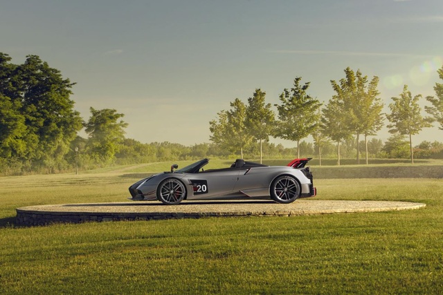 3,5 triệu USD cho cú vảy ga trên Pagani Huayra Roadster BC - 6