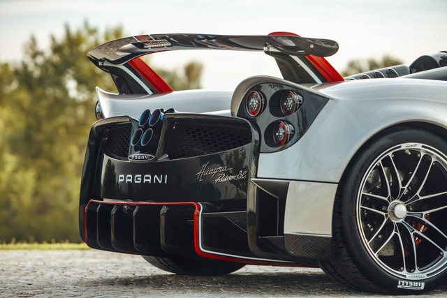 3,5 triệu USD cho cú vảy ga trên Pagani Huayra Roadster BC - 12