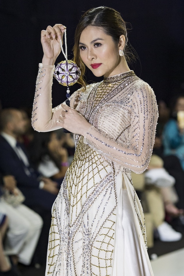 NSND Hồng Vân cùng dàn sao phim đình đám bất ngờ làm người mẫu - 5 NSND Hồng Vân cùng dàn sao phim đình đám bất ngờ làm người mẫu - 5