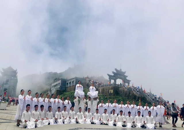 Đắm say với sắc màu Tây Bắc và chất thiền của “Vũ điệu trên mây” - 9 Đắm say với sắc màu Tây Bắc và chất thiền của “Vũ điệu trên mây” - 9