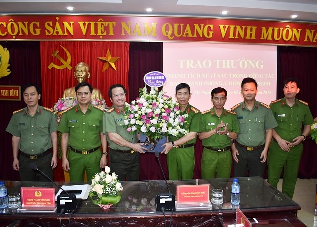 Đôi nam nữ chuyên hành nghề cướp giật “sa lưới” - 4 Đôi nam nữ chuyên hành nghề cướp giật “sa lưới” - 4
