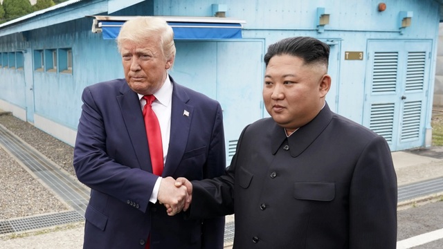 Ông Trump mềm mỏng bất thường sau 3 vụ phóng tên lửa của Triều Tiên