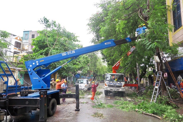 Quảng Ninh, Hải Phòng, Hải Dương khẩn trương khắc phục sự cố sau bão số 3 - 2 Quảng Ninh, Hải Phòng, Hải Dương khẩn trương khắc phục sự cố sau bão số 3 - 2