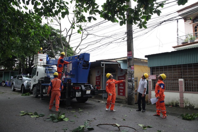 Quảng Ninh, Hải Phòng, Hải Dương khẩn trương khắc phục sự cố sau bão số 3 - 1 Quảng Ninh, Hải Phòng, Hải Dương khẩn trương khắc phục sự cố sau bão số 3 - 1