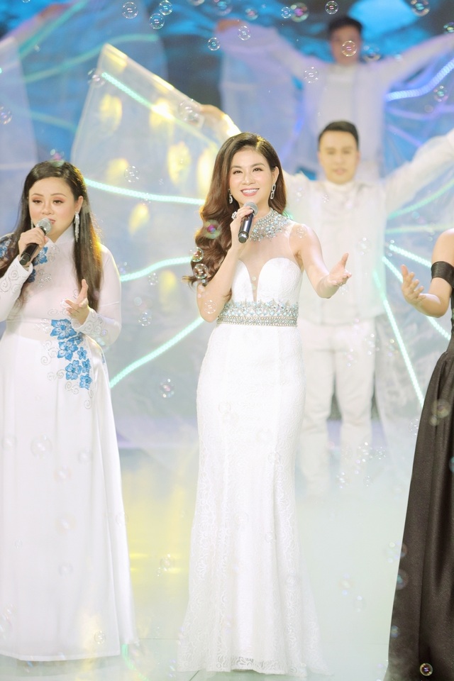 Nữ diễn viên Cổng mặt trời lên ngôi Quán quân Tình Bolero 2019 - 1 Nữ diễn viên Cổng mặt trời lên ngôi Quán quân Tình Bolero 2019 - 1