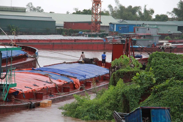 Hình ảnh “biển nước” ở nơi tâm bão đổ bộ - 6 Hình ảnh “biển nước” ở nơi tâm bão đổ bộ - 6