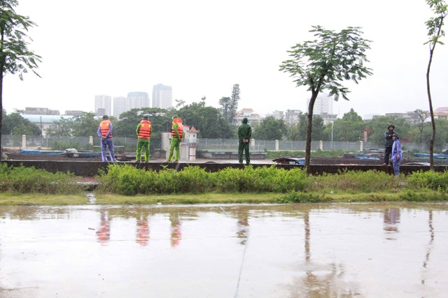 Hình ảnh “biển nước” ở nơi tâm bão đổ bộ - 9 Hình ảnh “biển nước” ở nơi tâm bão đổ bộ - 9