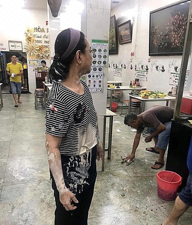 Khủng bố nhà hàng, quán ăn: Chiêu cạnh tranh bẩn - 1 Khủng bố nhà hàng, quán ăn: Chiêu cạnh tranh bẩn - 1