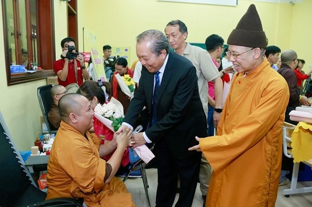 Phó Thủ tướng dự Ngày hội hiến máu, hiến tạng tại Học viện Phật giáo - 3 Phó Thủ tướng dự Ngày hội hiến máu, hiến tạng tại Học viện Phật giáo - 3
