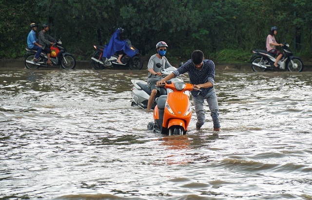 Biển nước bao vây khu biệt thự triệu đô ở Hà Nội - 8 Biển nước bao vây khu biệt thự triệu đô ở Hà Nội - 8