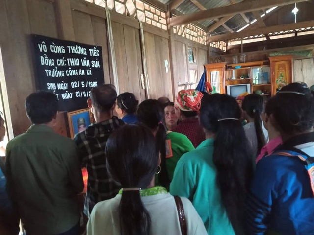 Trưởng công an xã hy sinh trong lũ: Xót xa đám tang nhờ nhà người thân - 3 Trưởng công an xã hy sinh trong lũ: Xót xa đám tang nhờ nhà người thân - 3